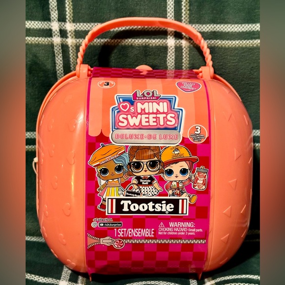 L.O.L. Surprise! DELUXE ❤️ Mini Sweets Tootsie w/3 Dolls, Accessories & Case NEW - Picture 3 of 10